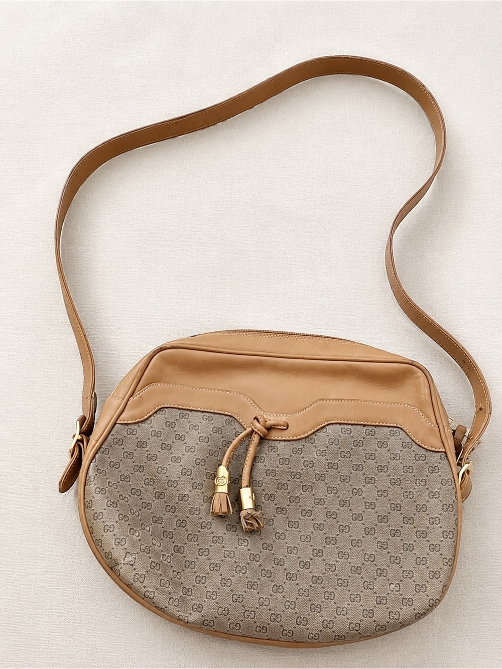 Vintage Rare Gucci GG Tan Monogram Canvas Tan Crossbody✨